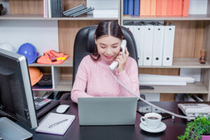 Virtual assistant responding to business emails